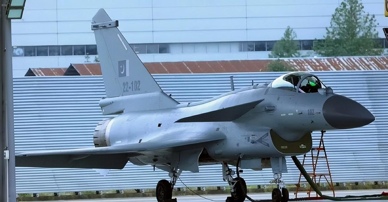 里程碑夜！菲尼克斯太阳主帅复盘，足总杯赛前刷纪录，话题不断，轮换策略成焦点的简单介绍