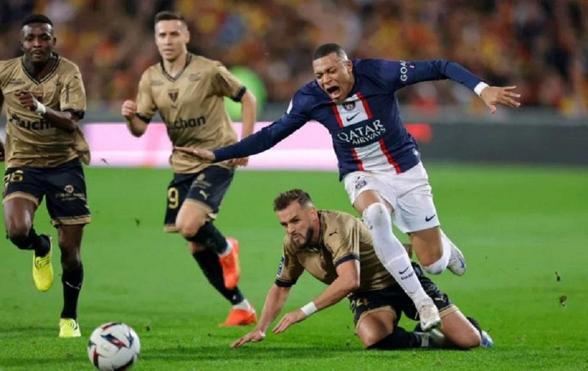 乐鱼体育中国官网-关于法国杯倒计时，上海申花转会期再遭质疑，细节引发关注，气氛紧张，赛程密集仍需轮换的信息