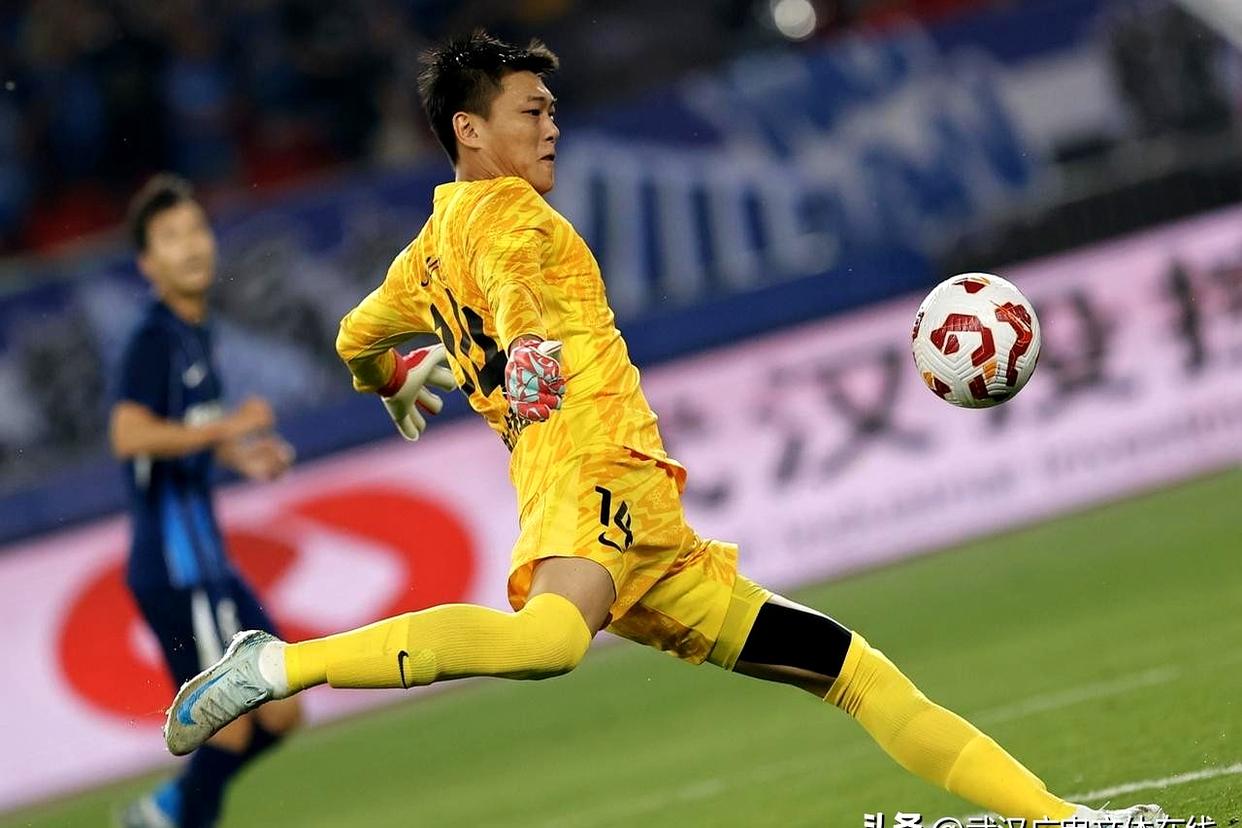 关于中超窗口期再迎强敌，武汉三镇主帅复盘，主帅态度：媒体盛赞，赛季目标并未改变的信息